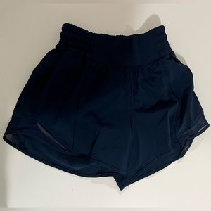 Lululemon navy 4" hotty hots